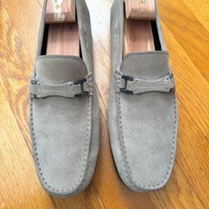 TOD’S TAN SUEDE DRIVING BIT LOAFERS